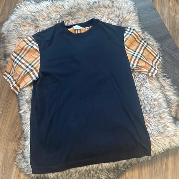 Authentic Burberry black vintage check t-shirt - Picture 1 of 4
